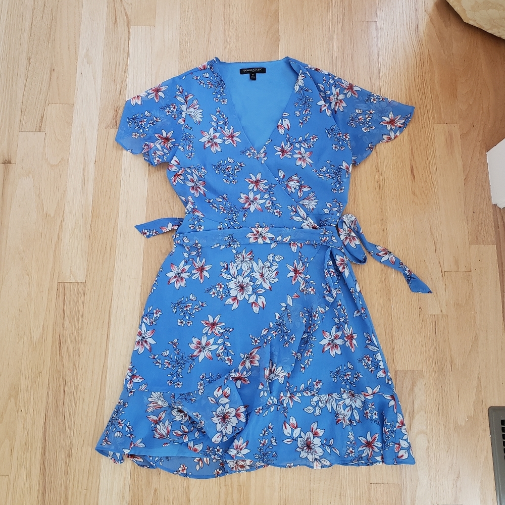 Bannana Republic blue patterned wrap dress - size 0